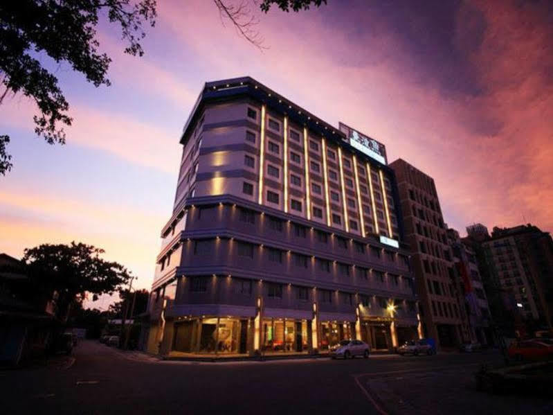 ฟิช โฮเต็ล - หัวเหลียน Hotel เมืองฮวาเหลียน ภายนอก รูปภาพ