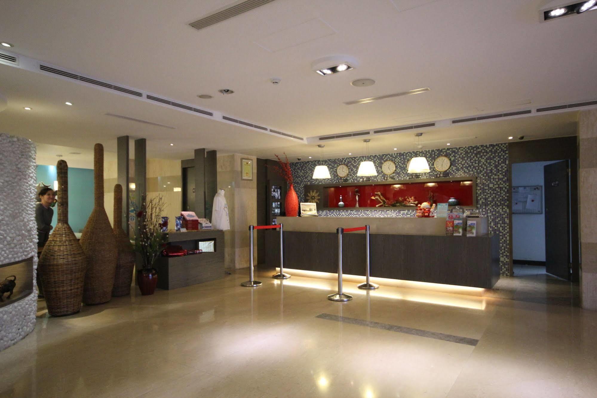 ฟิช โฮเต็ล - หัวเหลียน Hotel เมืองฮวาเหลียน ภายนอก รูปภาพ