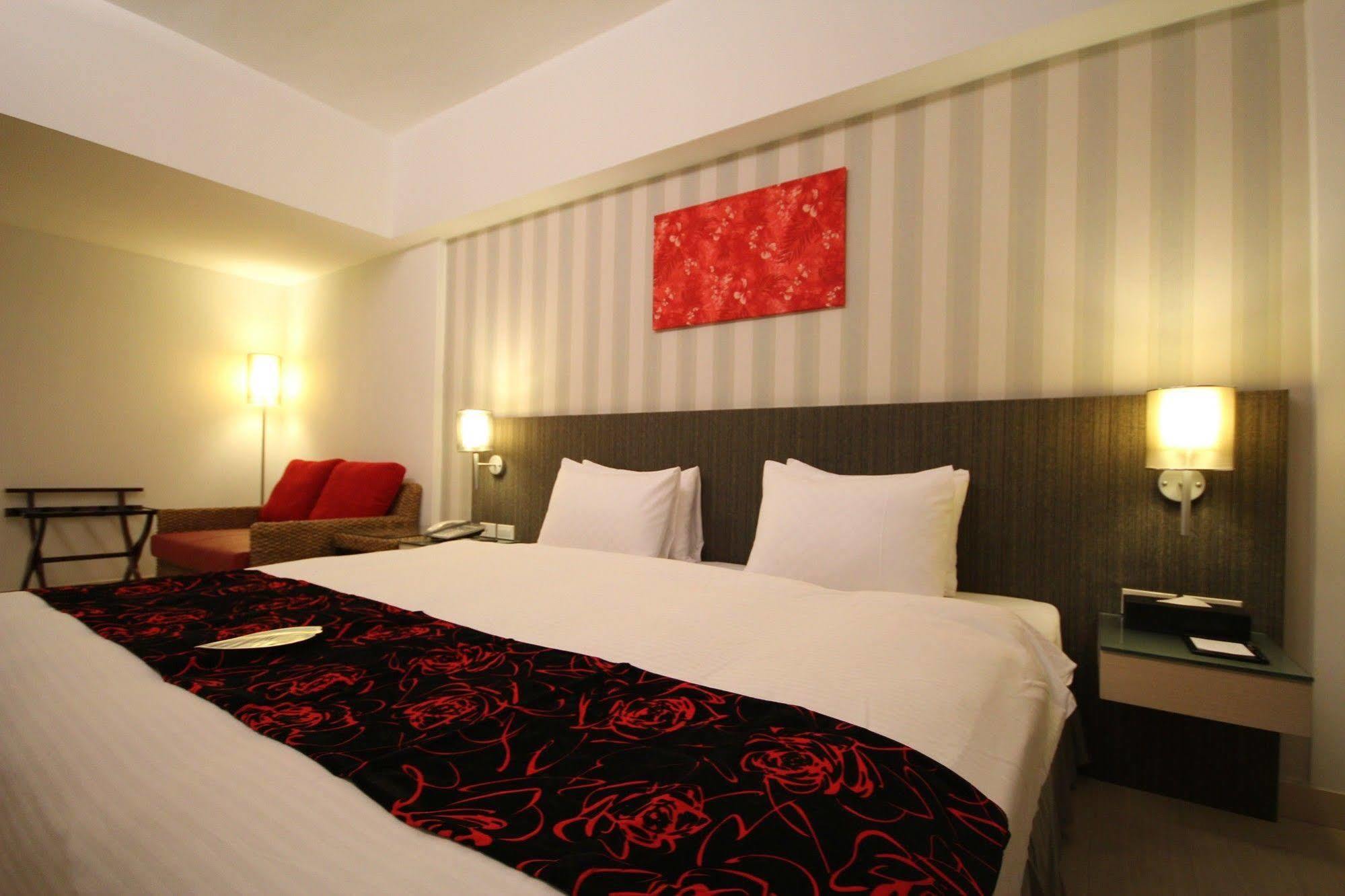 ฟิช โฮเต็ล - หัวเหลียน Hotel เมืองฮวาเหลียน ภายนอก รูปภาพ